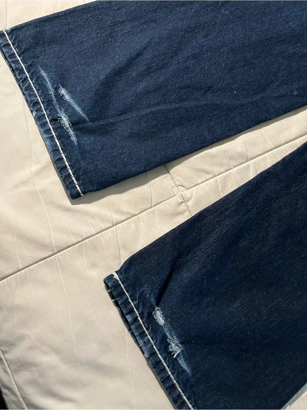Dark Blue Wide-Leg Women's Jeans with Contrast Stitching
